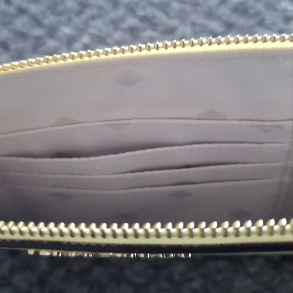 Kate Spade Wristlet - Picture 3 of 4